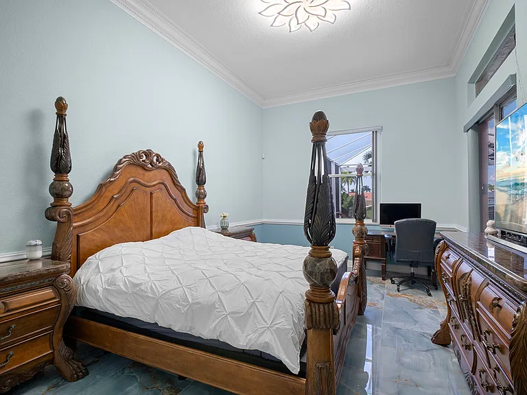 5024 SW 8th Pl — Photo 34