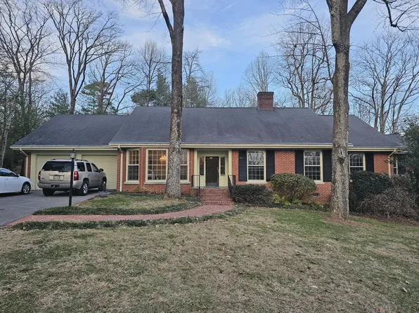 1014 Scenic Hwy, Lookout Mountain, TN 37350