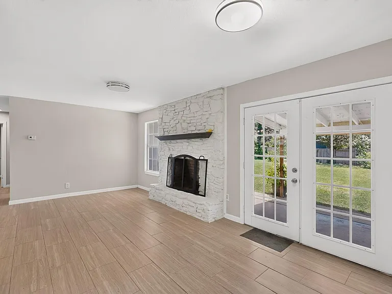 2307 Galway St — Photo 11