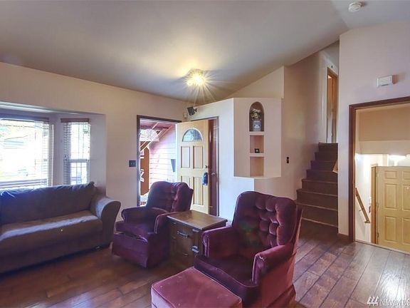 4th image of 9526 28th St NE