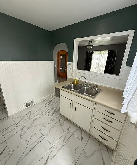 1706 W 9th St — Photo 5