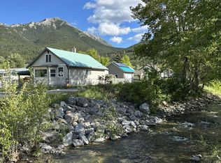 13202 N 19th Ave, Crowsnest Pass, AB T0K0E0