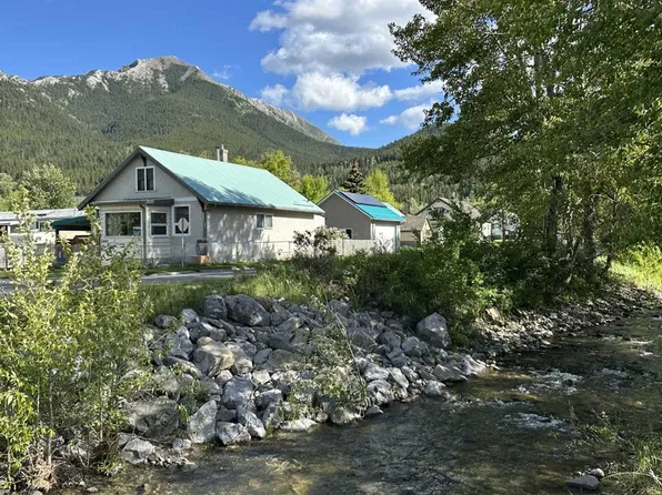 13202 N 19th Ave, Crowsnest Pass, AB T0K 0E0