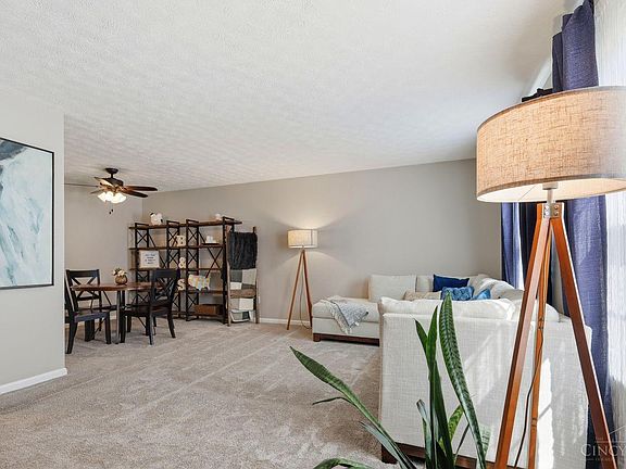 4th image of 93 Applewood Dr