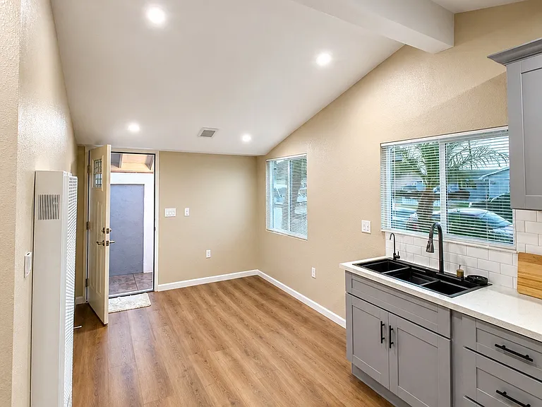 786A Polaris Way — Photo 3