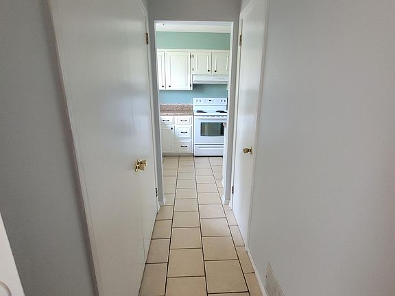 4th image of 537 Saddlewood Ln