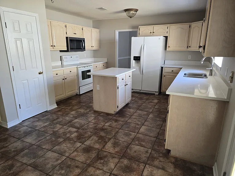 2566 Barron Ct — Photo 3