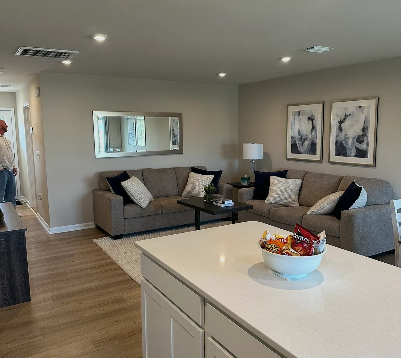 3 bed, 2.5 bath, 1600 sqft, $2,500 — Photo 3