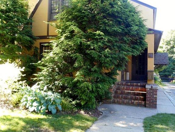2nd image of 836 Superior St