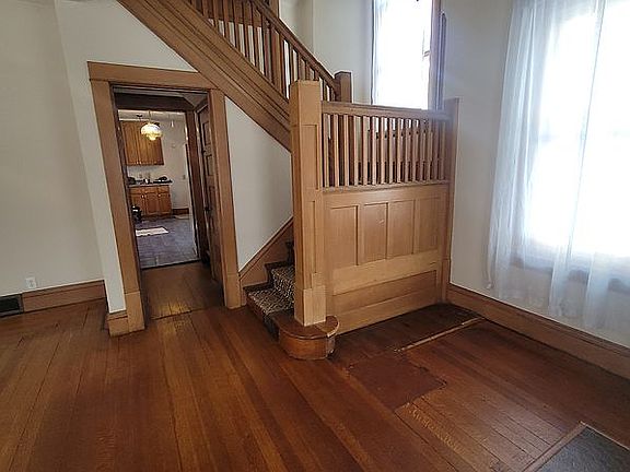 2nd image of 846 N Cherry St