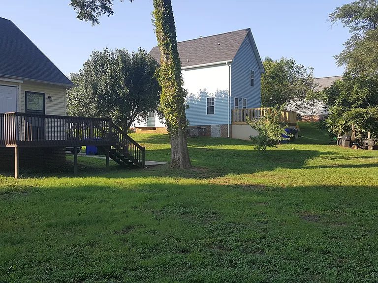 421 Viola St — Photo 17