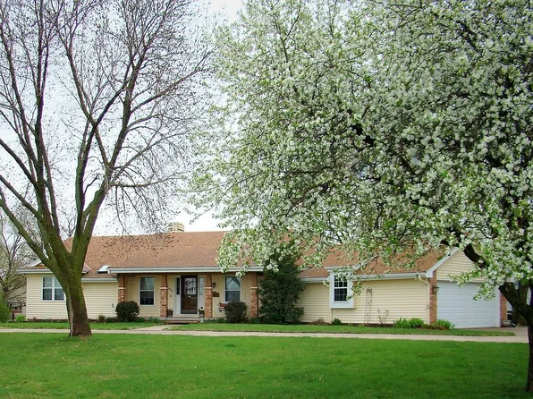 104 Ginger Cove Rd, Valley, NE 68064