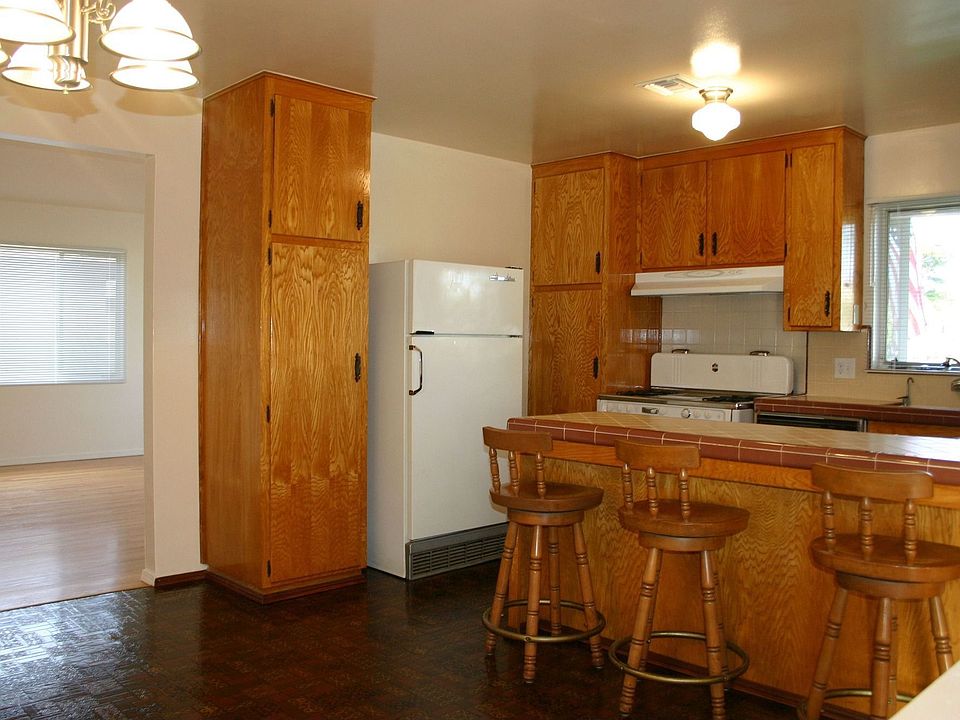 2nd image of 924 Beech Ave
