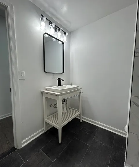 Full bathroom 2