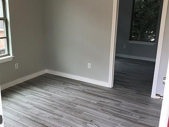 3rd image of 4314 1/2 Pease St