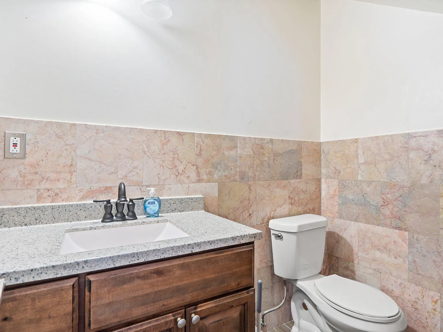 4 bed, 3.5 bath, 3470 sqft, $866 — Photo 3