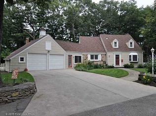 2 Brier Ct, Warwick, RI 02886