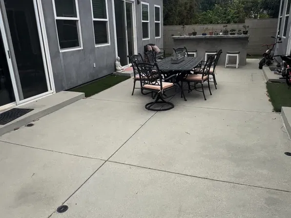 (undisclosed Address), Woodland Hills, CA 91367