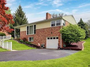 2438 Wharton Rd, York, PA 17402