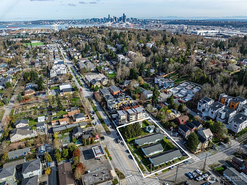 4th image of 5222 -36 Delridge Way SW