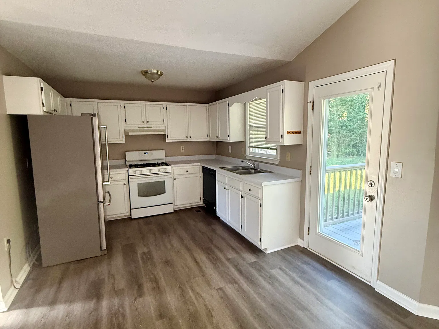 3 bed, 1800 sqft, $1,900 — Photo 4