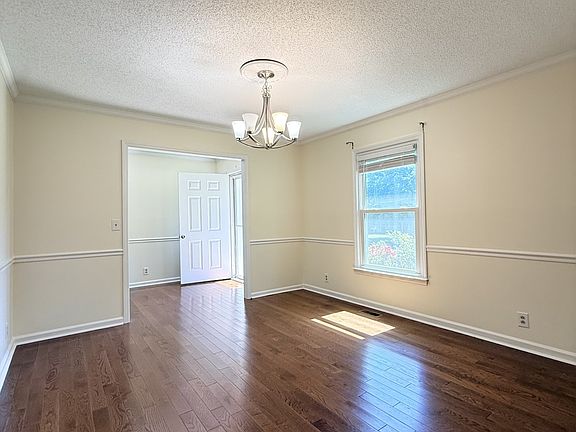5th image of 2318 Riverstone Dr
