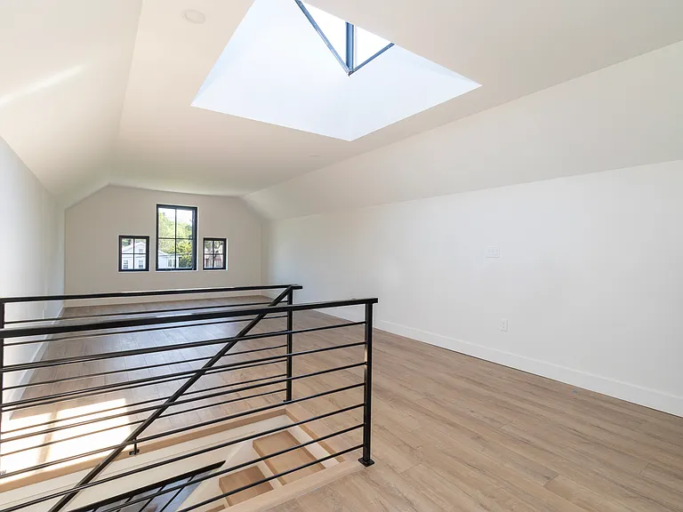 650 Main St #3 — Photo 26