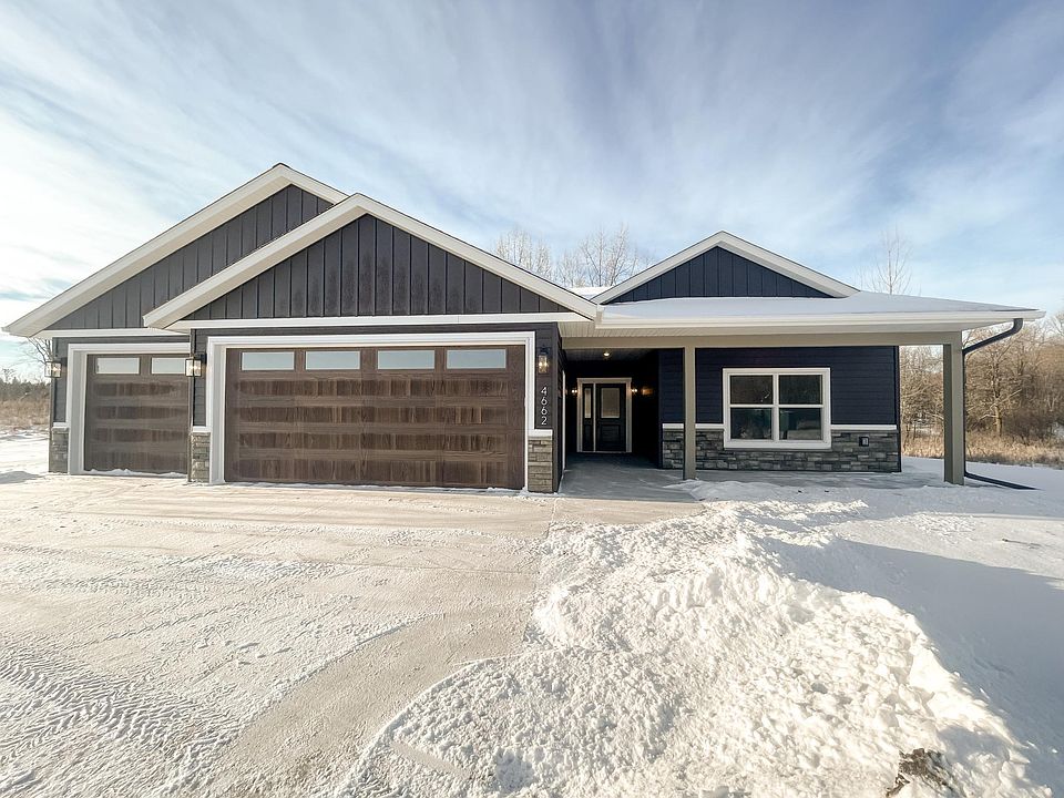 1st image of 4662 Geneva Golf Club Dr NE
