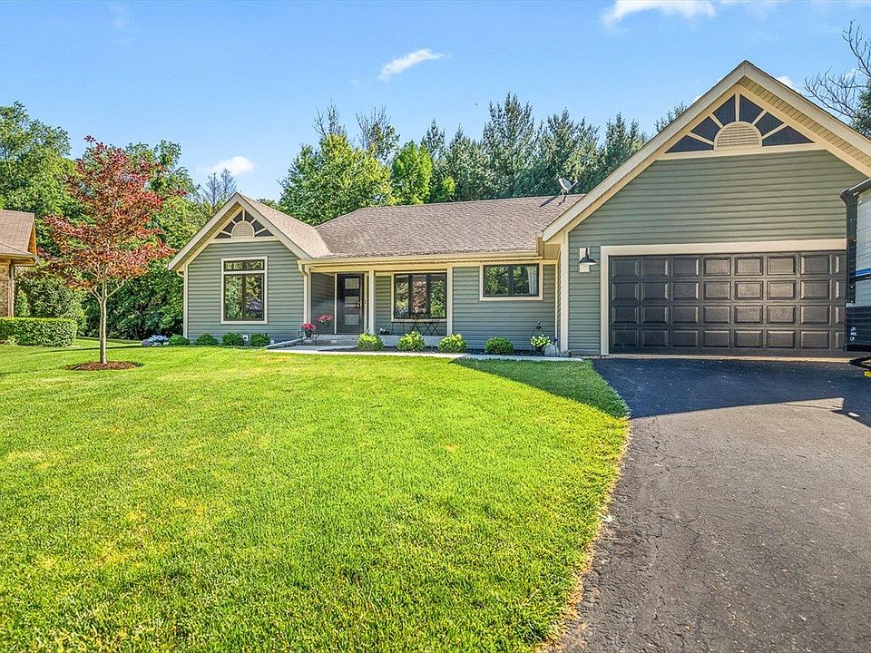 1st image of 117 Centralia Pl NE