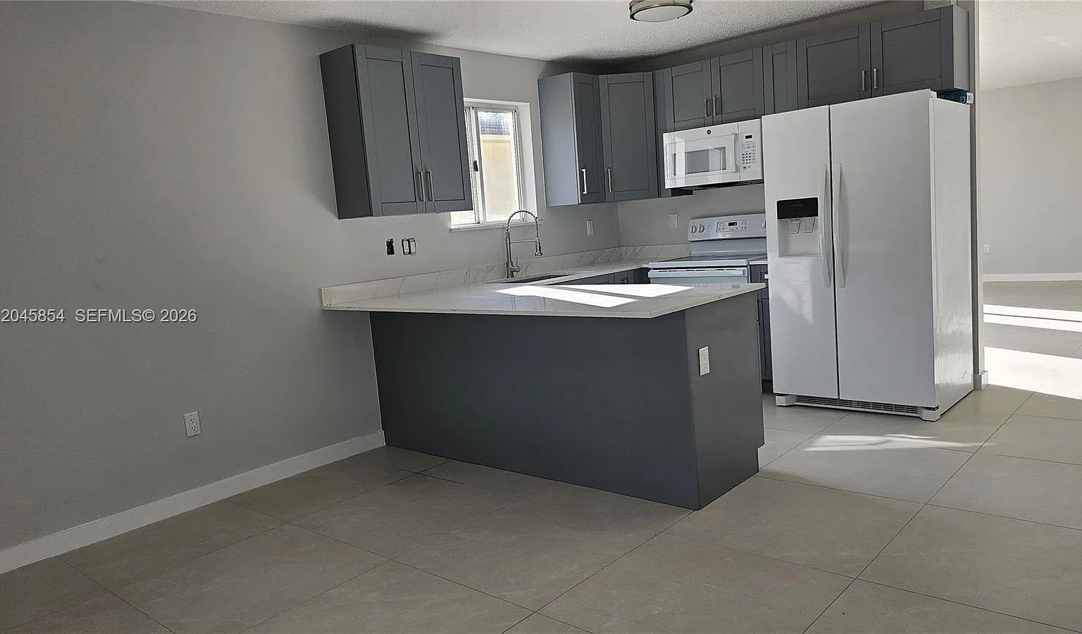 3 bed, 1318 sqft, $3,100 — Photo 3