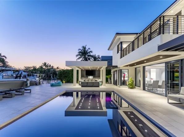 2370 Bayview Ln, North Miami, FL 33181