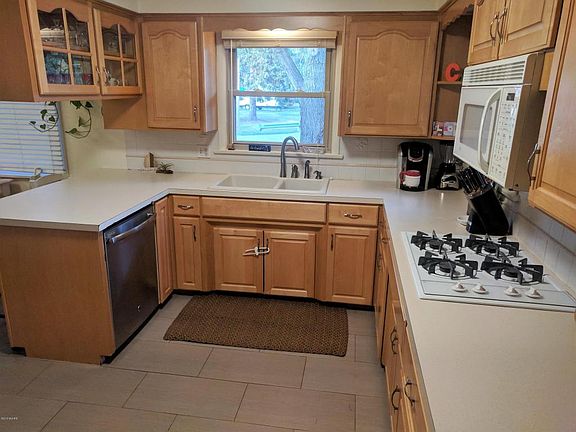2nd image of 651 Carpenter Ave NW