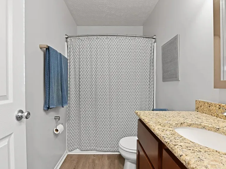 Oak Run Apartments — Photo 16