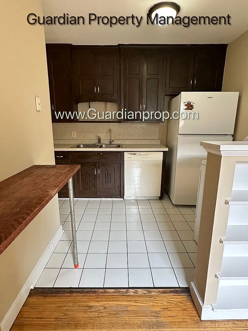 855 - 857 24th Avenue SE — Photo 3