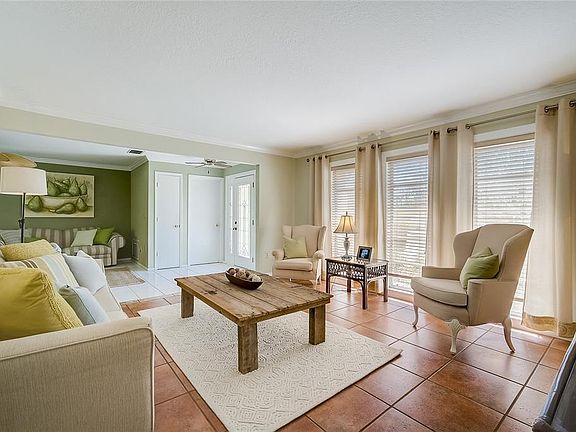 3rd image of 727 Birdsong Ln