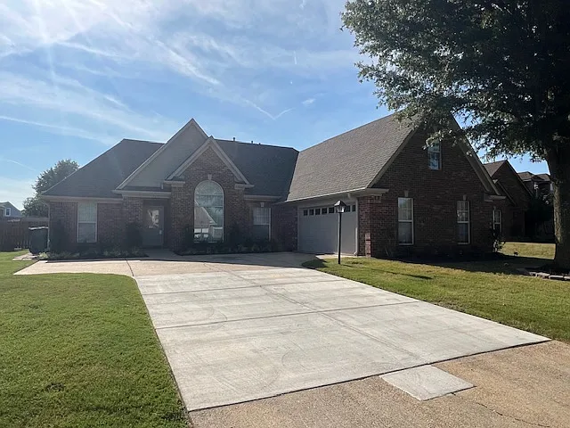 4 bed, 2260 sqft, $2,695 — Photo 2