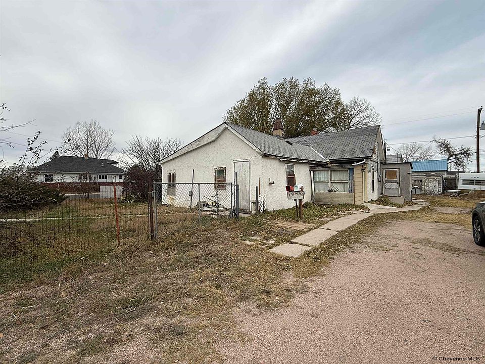 1st image of 618 W 9th St