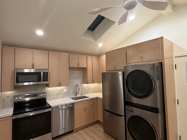 8472 San Carlos Way #B — Photo 4