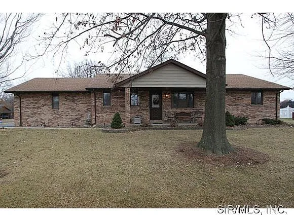 424 Arrowhead Dr photo 1
