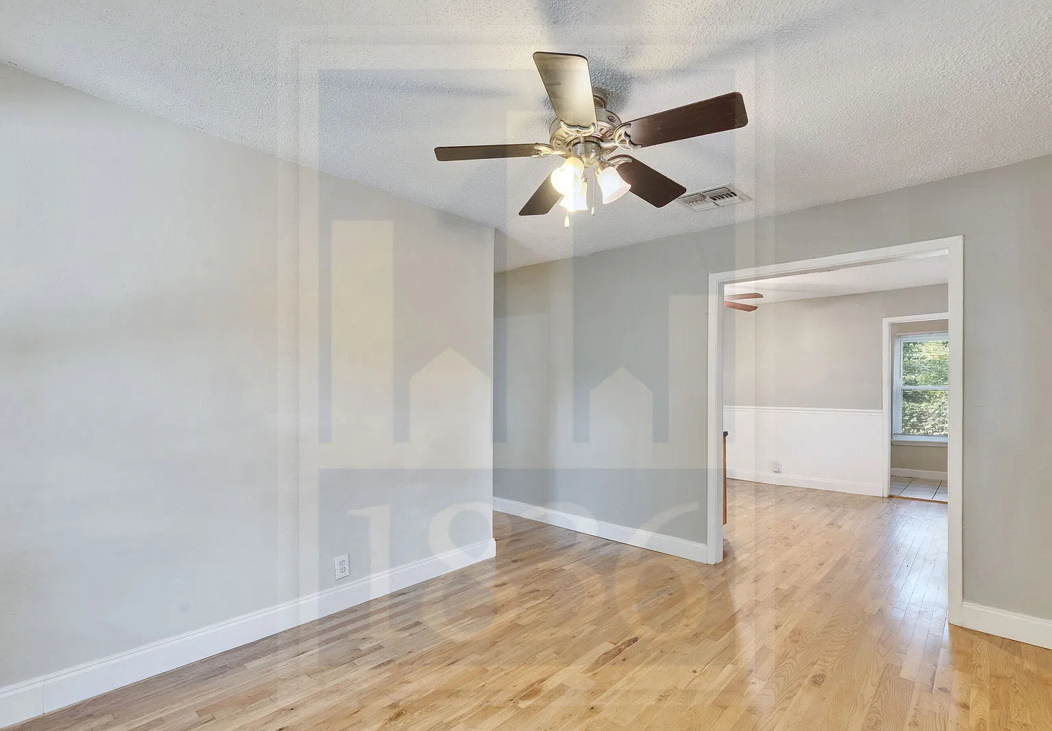 3 bed, 2.0 bath, 1056 sqft, $1,700 — Photo 4