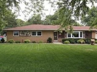 W227N4070 Lone Tree Ln, Pewaukee, WI 53072