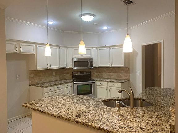5th image of 8227 Thorne Dr