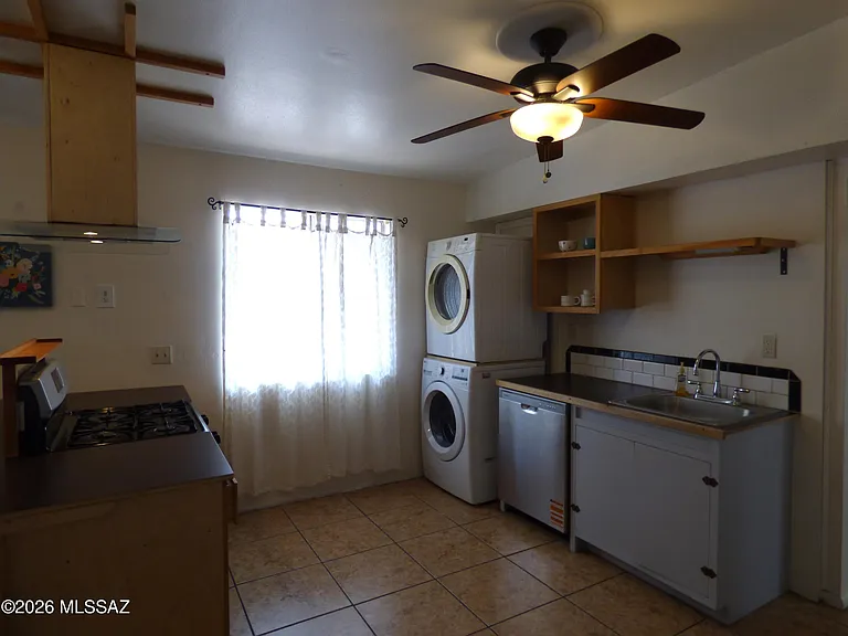 1029 E Irwin Pl #A — Photo 9