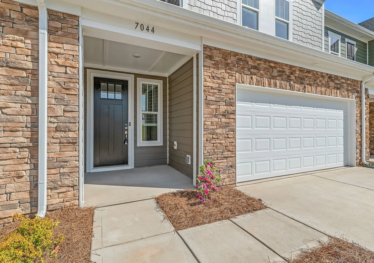 (Coming Soon) 3 bedroom Townhome at the Vineyards! — Photo 3
