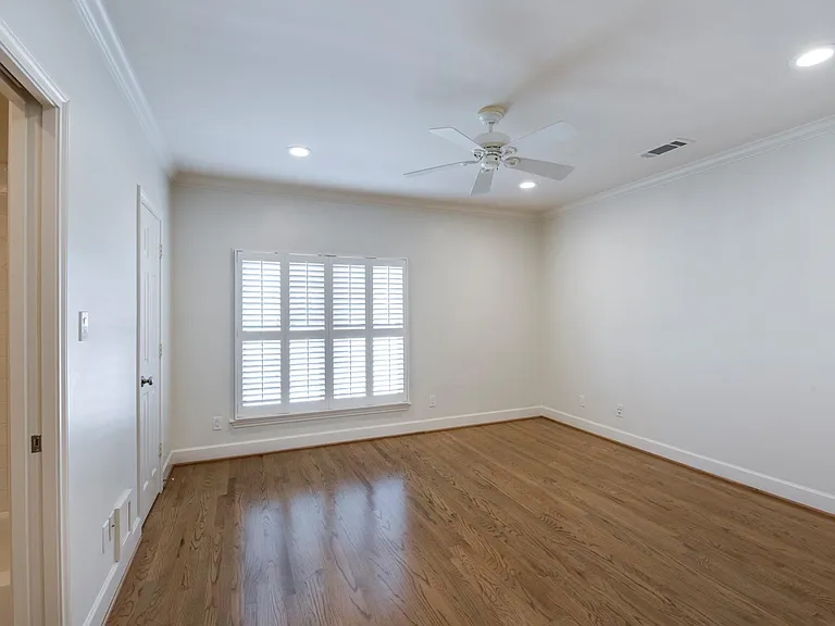 5144 Chevy Chase Dr — Photo 29