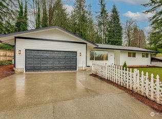 118 W Canyonview Dr, Longview, WA 98632