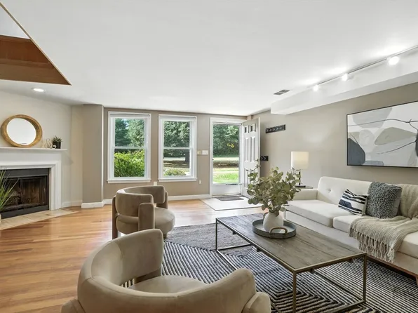 75 Page Rd Unit 13, Bedford, MA 01730