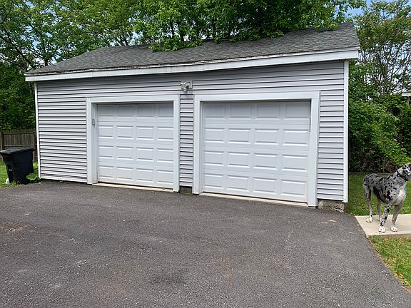 Detached Garage