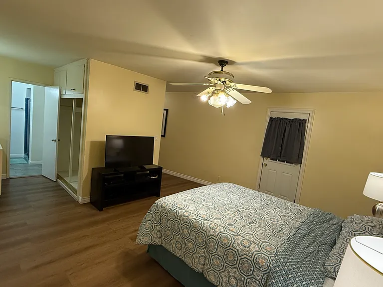 MASTER ROOM #4