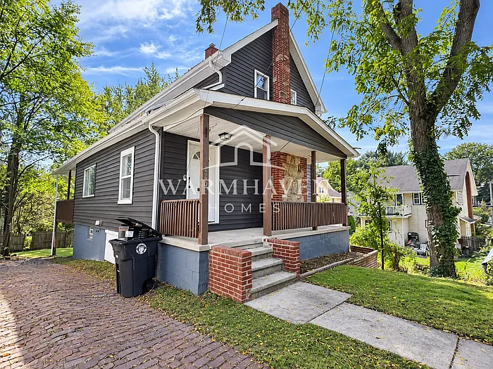 3 bed, 2.0 bath, 1724 sqft, $1,695 — Photo 1